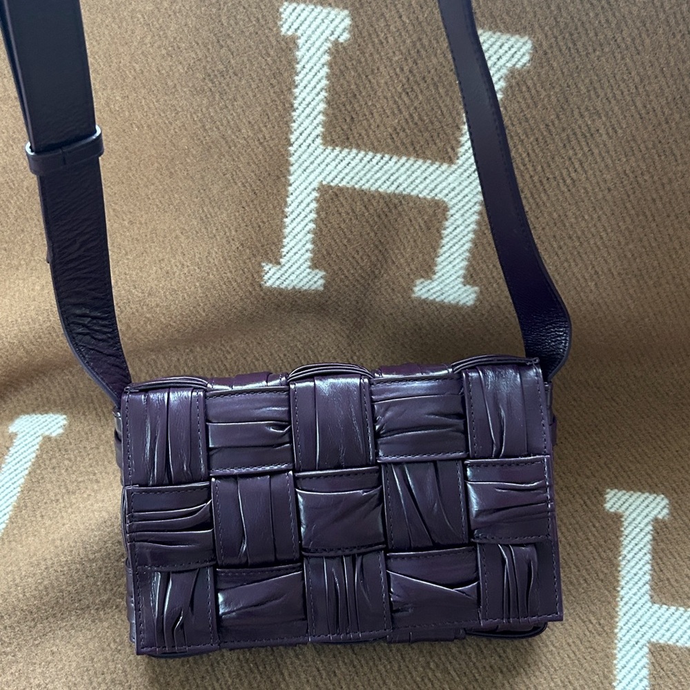 Bottega calfskin intreccio plisse casette in Plum. Brand New.